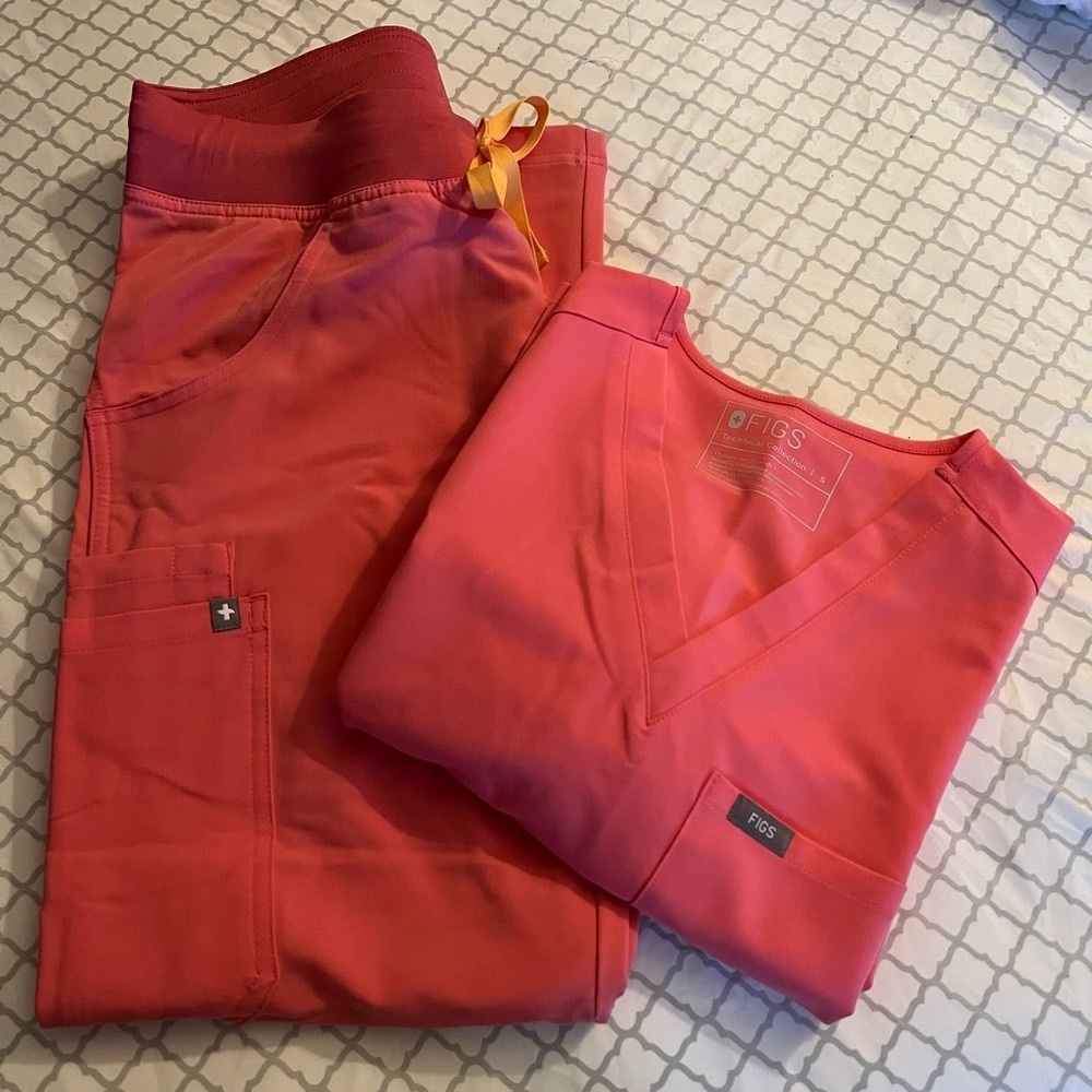 Figs neon pink set small Catarina and small petite Kades